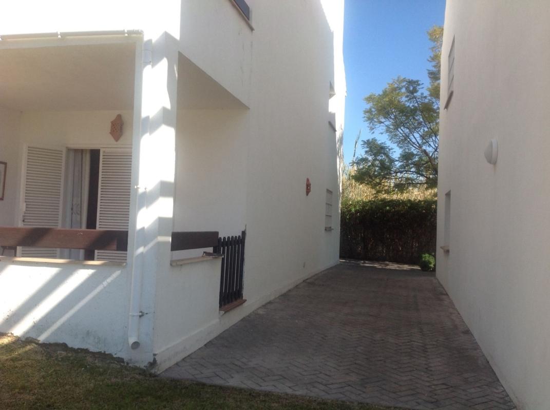 Продажа таунхауса в Chalet adosado en Calle los Sauces, 40, La Concha-Resina Golf, Estepona , Эстепона photo 5