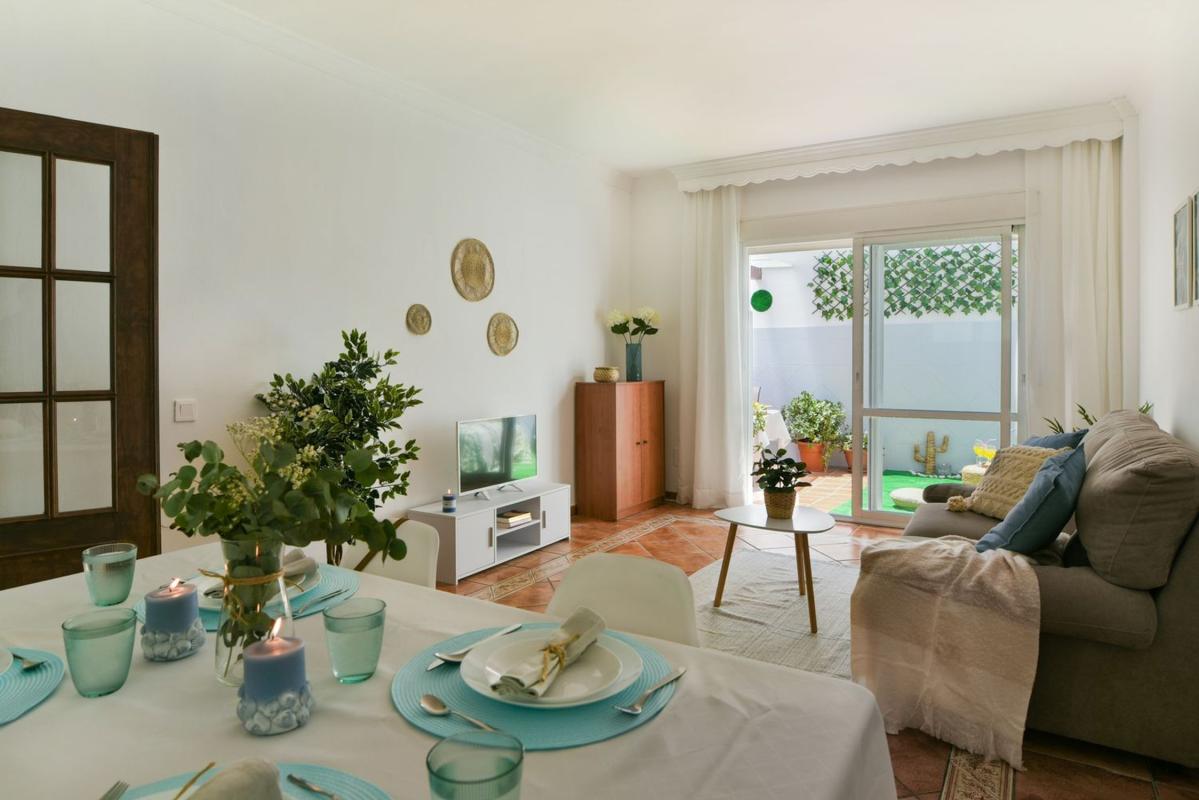 Sprzedaż szeregowego domku w Chalet adosado en Calle Juan Illesca Pavón, 1, San Pedro Pueblo, Marbella , Marbella photo 1