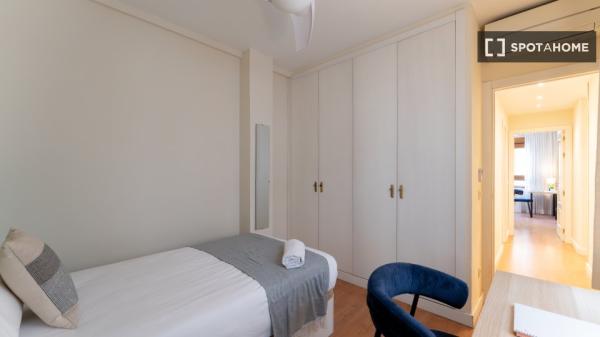 Habitación en piso compartido de 6 habitaciones, Prosperidad thumbnail 1