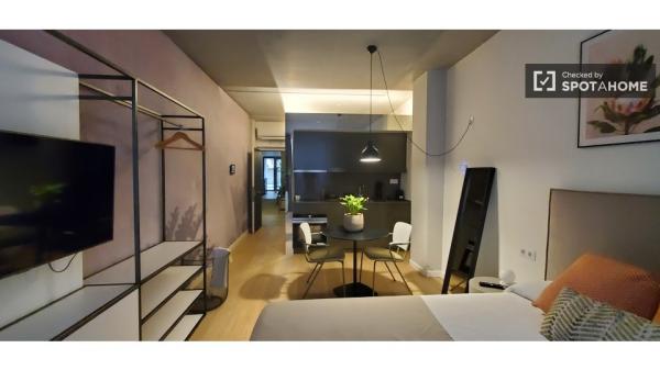 Estudio en alquiler en Carrer de la Diputació, Barcelona photo 3