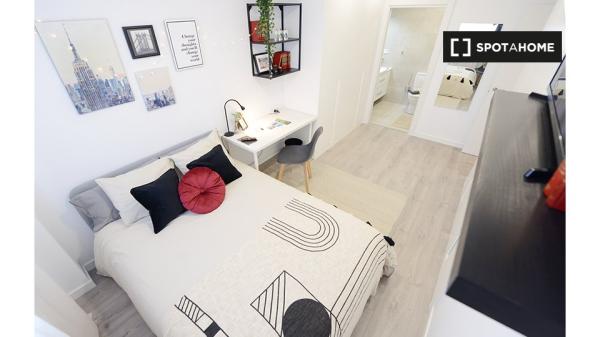 Se alquila habitación en piso de 4 dormitorios en Basurto, Bilbao photo 1