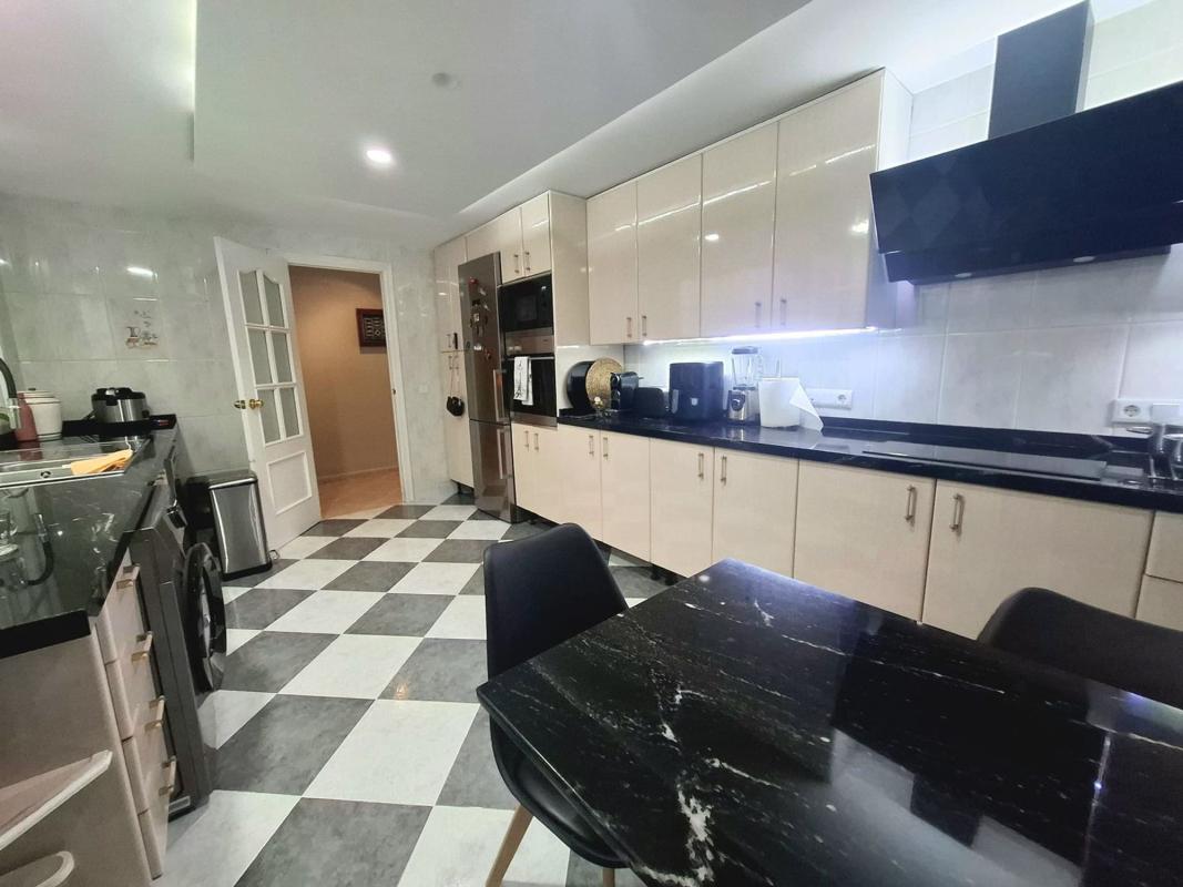 Venta de piso en Piso en Calle Lagasca, San Pedro Pueblo, Marbella, Marbella
 photo 3