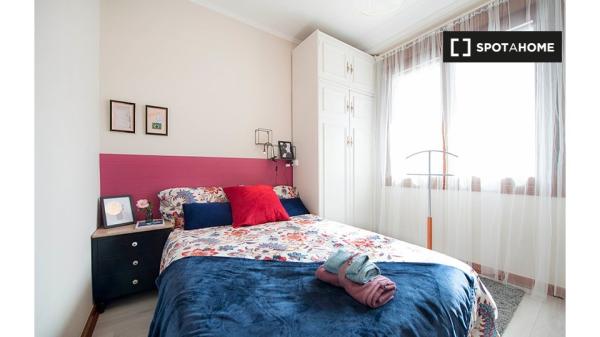 Se alquila habitación en apartamento de 5 dormitorios en Casco Viejo, Bilbao thumbnail 2