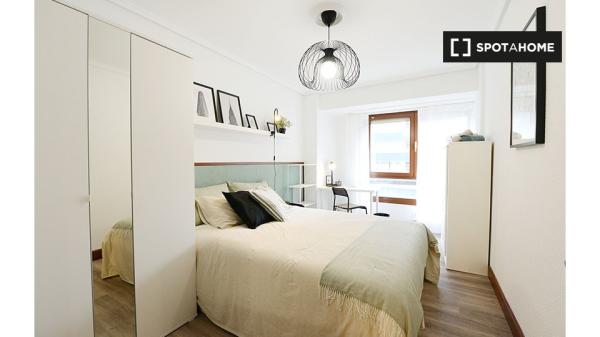 Se alquila habitación en piso de 4 habitaciones en Bilbao, Bilbao thumbnail 2