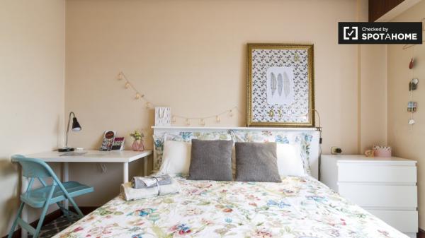 Habitación luminosa en apartamento de 3 dormitorios en Casco Viejo, Bilbao thumbnail 1