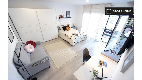 Se alquila habitación en piso de 4 dormitorios en Basurto, Bilbao photo 1