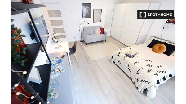 Se alquila habitación en piso de 4 dormitorios en Basurto, Bilbao photo 4