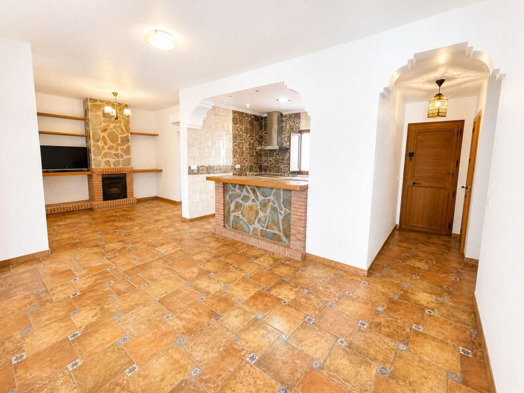 Продажа таунхауса в  Chalet adosado en Guaro , Гуаро photo 2