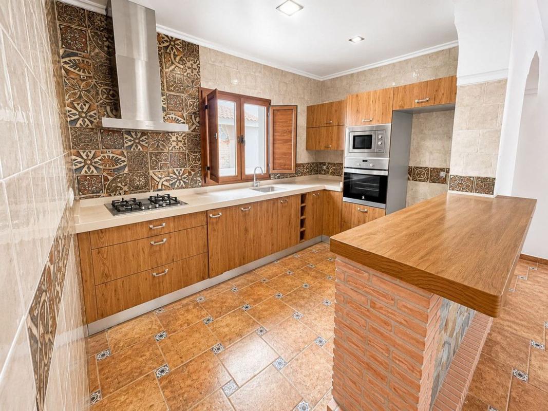 Продажа таунхауса в  Chalet adosado en Guaro , Гуаро photo 4