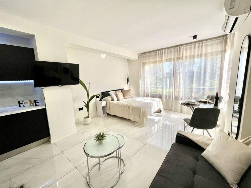 Venta de piso en Piso en Avenida Prado Del 14 escalera 1 planta 01 puerta 01, Edf Zumaya, Aloha, Marbella, Marbella
photo 1