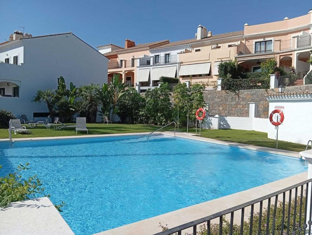 Sale of townhouse in Chalet adosado en Paraiso-Barronal, Estepona , Estepona photo 1