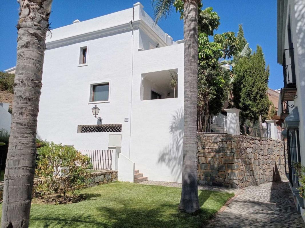 Sale of townhouse in Chalet adosado en Paraiso-Barronal, Estepona , Estepona photo 3