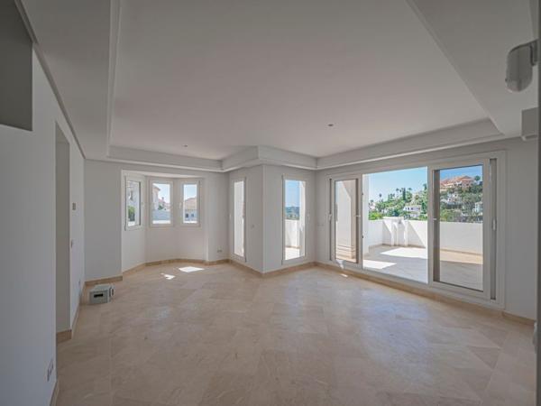 Duplex en venta en Dúplex en Calle Aries, Los Naranjos, Marbella, Marbella photo 4