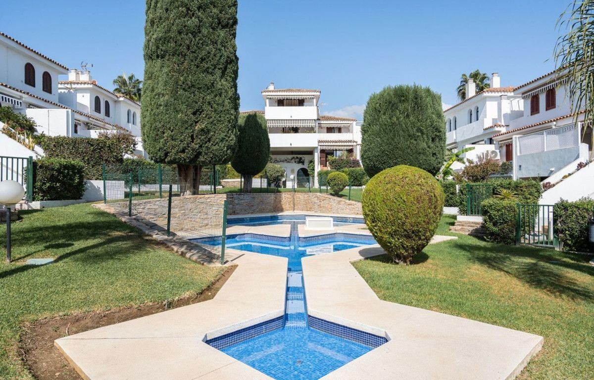 Sale of townhouse in Chalet adosado en Villacana - Costalita - Saladillo, Estepona , Estepona photo 1