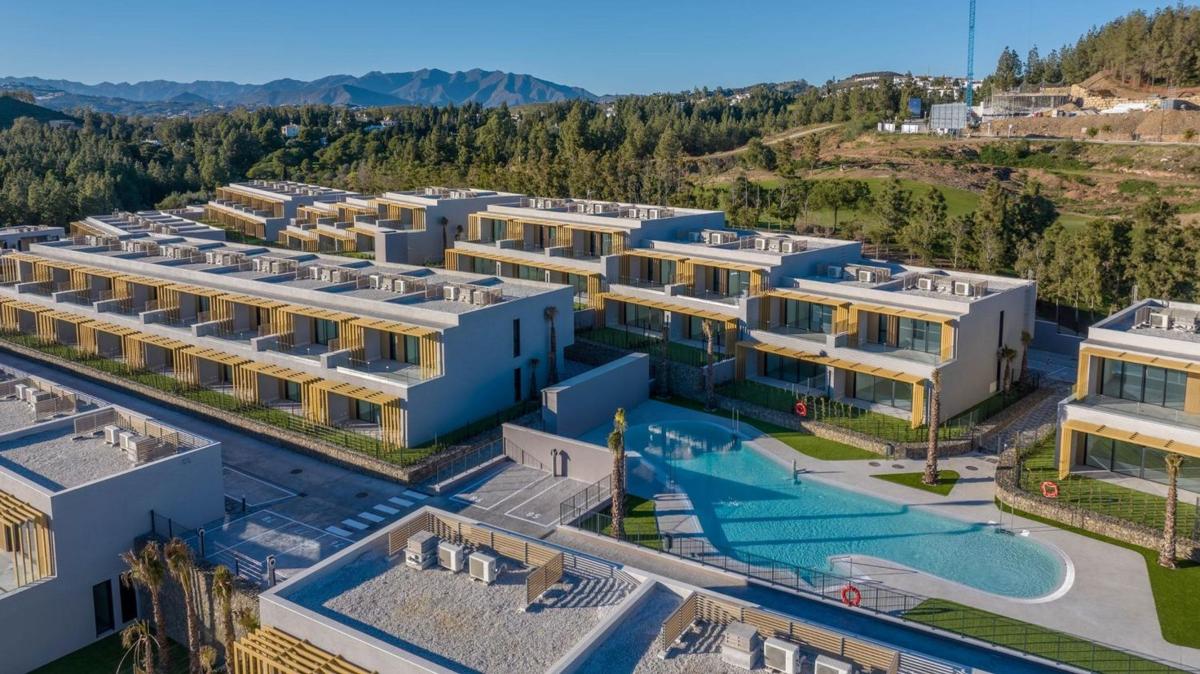Sale of townhouse in  Chalet adosado en Avenida Carmen Werner, Calaburra - Chaparral, Mijas , Mijas photo 2