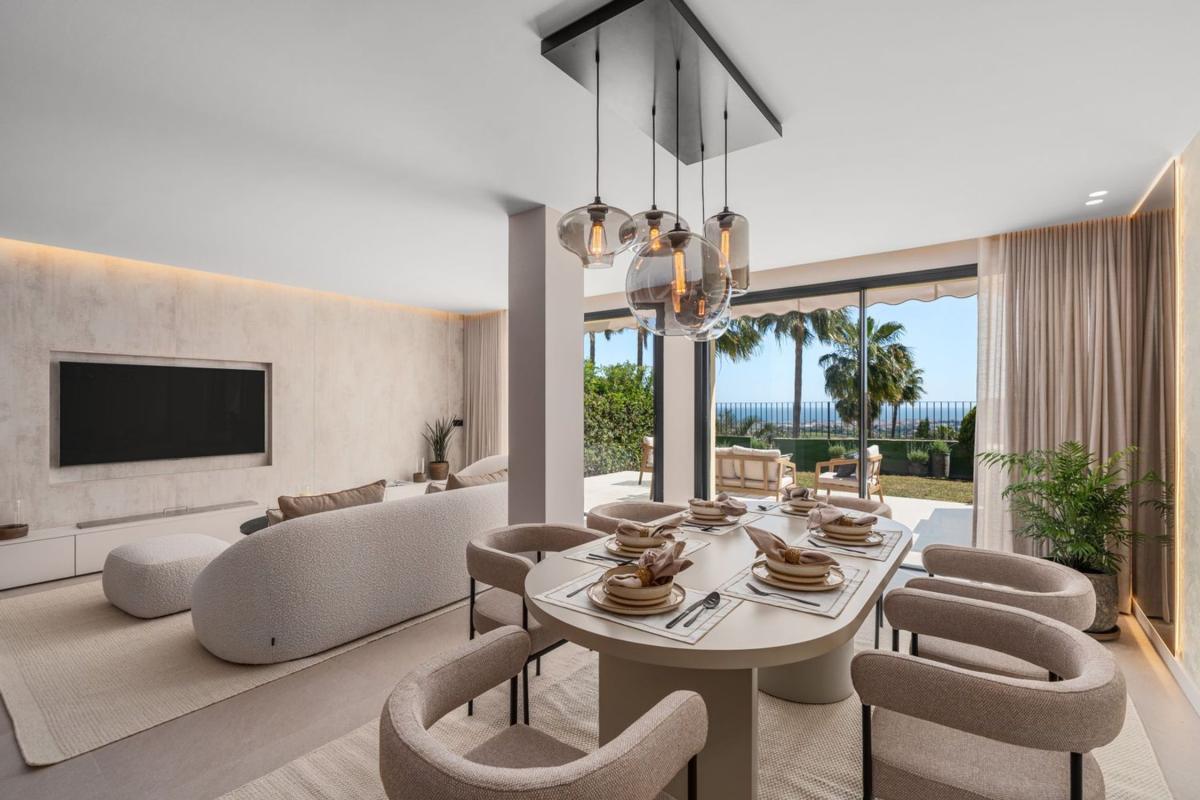 Продажа таунхауса в Chalet adosado en Plaza de España, Benahavís, Benahavís , Бенахавис photo 1