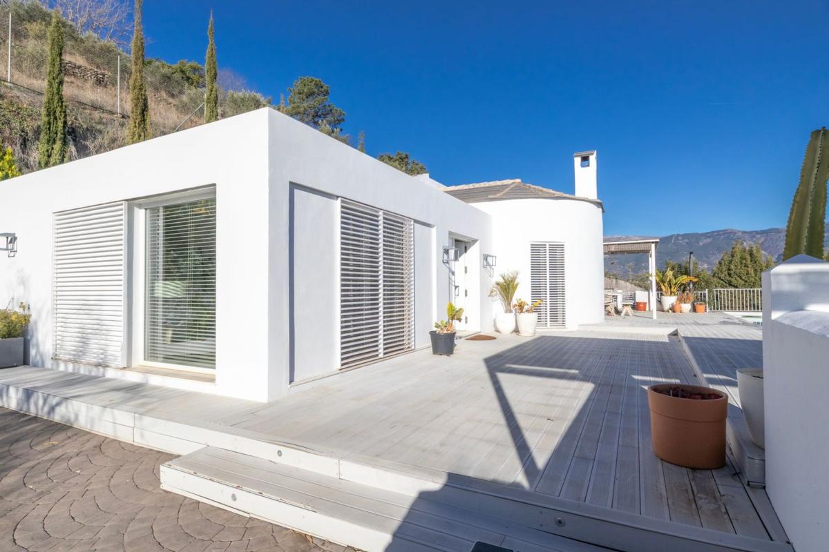 Properties for sale and rent in Spain photo 2