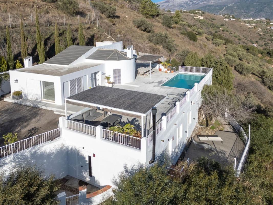 Properties for sale and rent in Spain photo 3