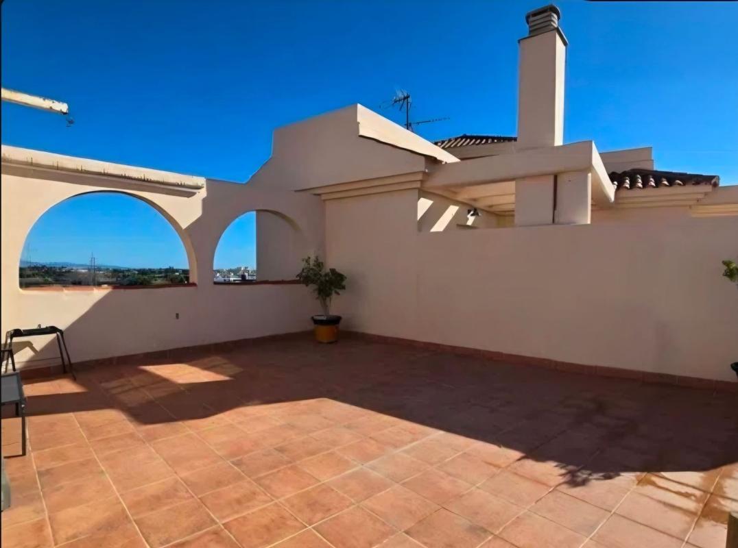 Venta de ático en Ático en Avenida de los Reales, Sierra de Estepona-Avda de Andalucia, Estepona, Estepona photo 2