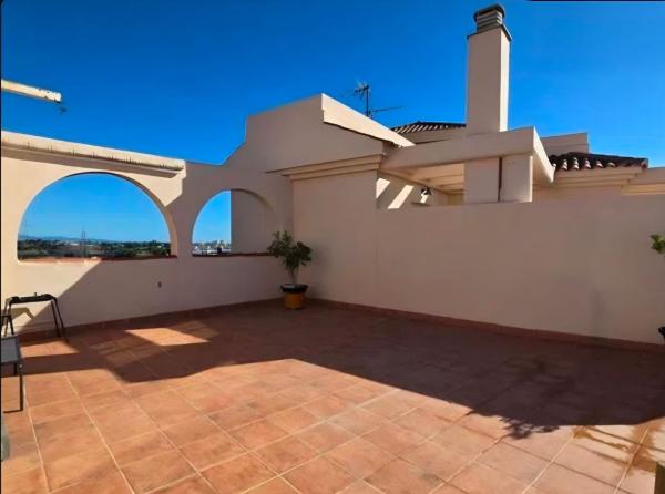 Аттик на продажу в Ático en Avenida de los Reales, Sierra de Estepona-Avda de Andalucia, Estepona, Эстепона thumbnail 1
