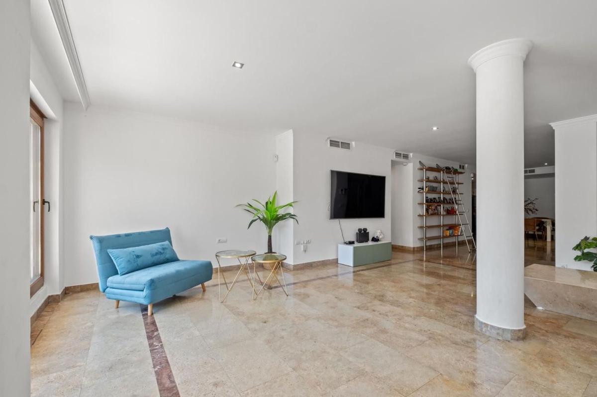 Sprzedaż mieszkania w Piso en Calle Sierra Bermeja, 100, Lomas de Marbella Club, Marbella, Marbella
 photo 5