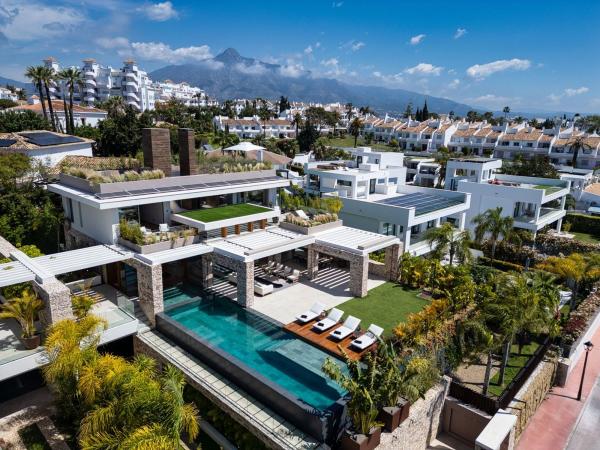 Casa o chalet independiente en Calle las Hortensias, Nueva Andalucía, Marbella photo 1
