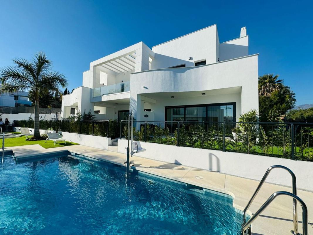 Sale of townhouse in Chalet adosado en Bel-Air, Estepona , Estepona photo 1