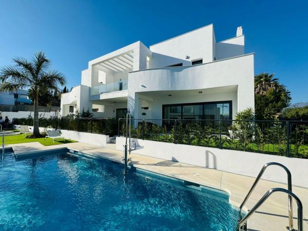 Chalet adosado en Bel-Air, Estepona photo 1