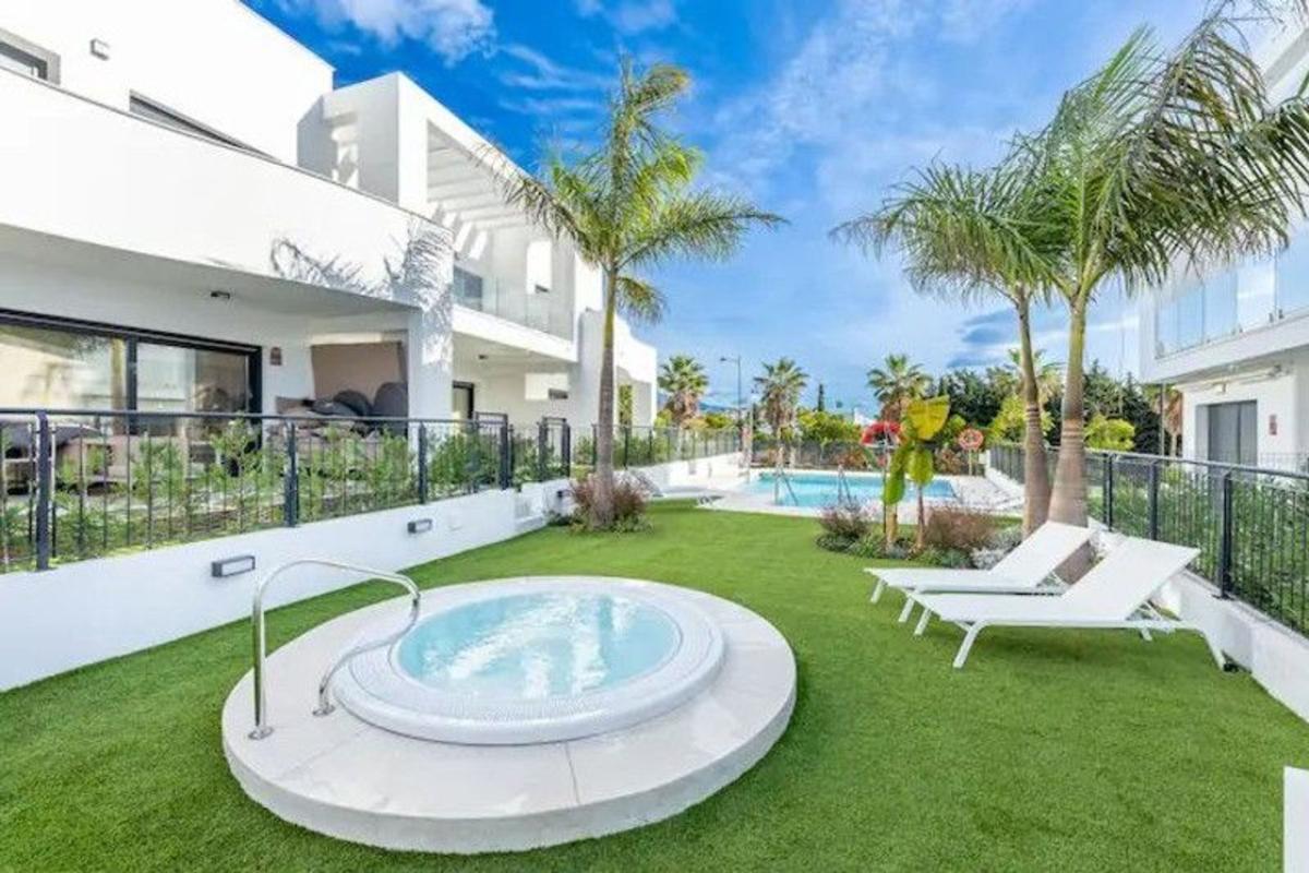 Sale of townhouse in Chalet adosado en Bel-Air, Estepona , Estepona photo 4