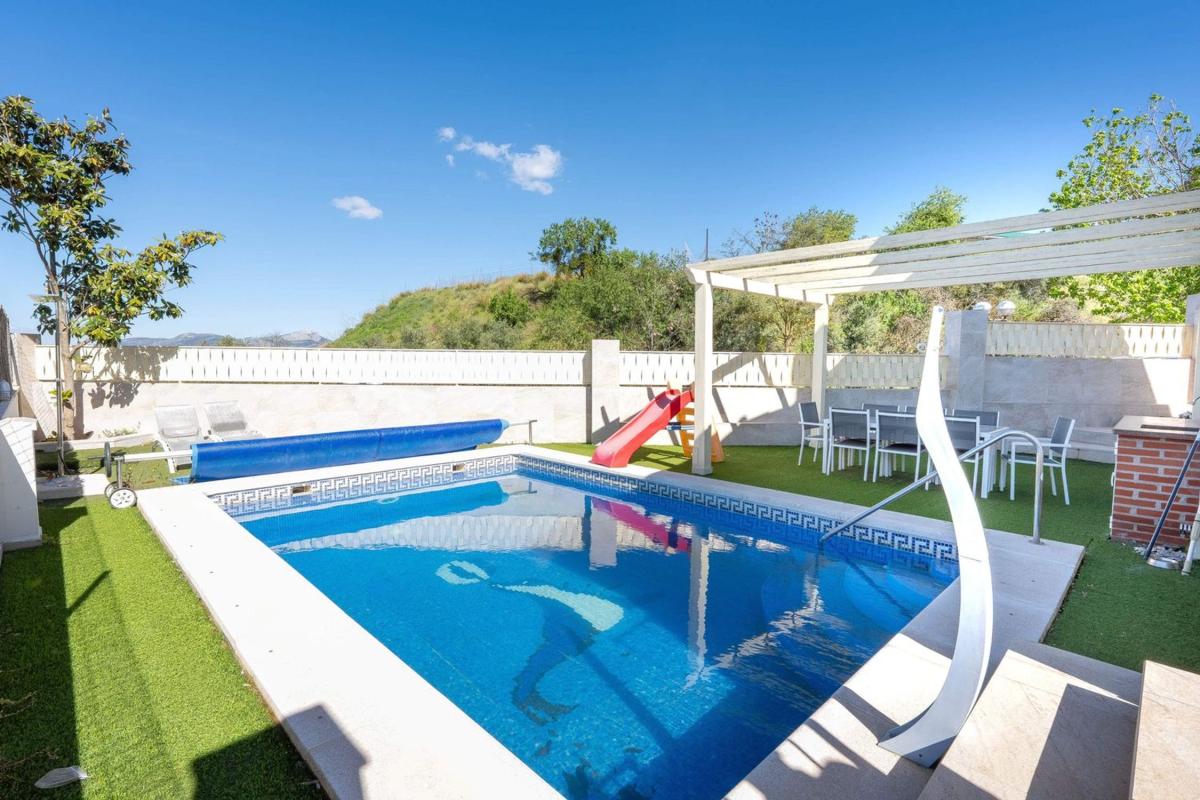 Properties for sale and rent in Spain photo 1