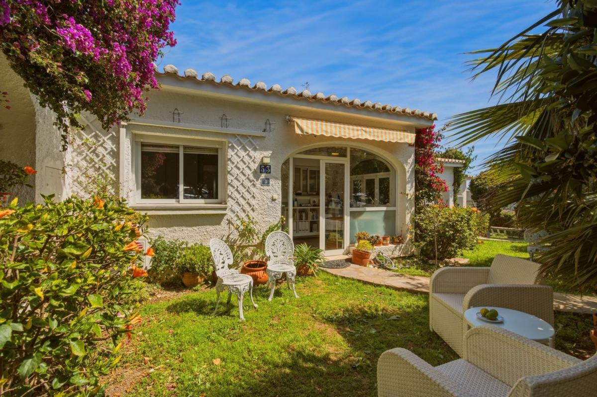Sprzedaż szeregowego domku w Chalet adosado en Calle Don José, 3, El Higuerón - Capellanía, Benalmádena , Benalmádena photo 1