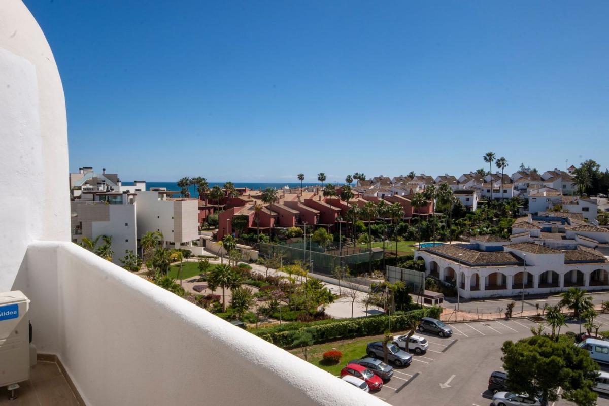 Venta de piso en Piso en Bahia De Estepona, Guadalobón, Estepona, Estepona
photo 1
