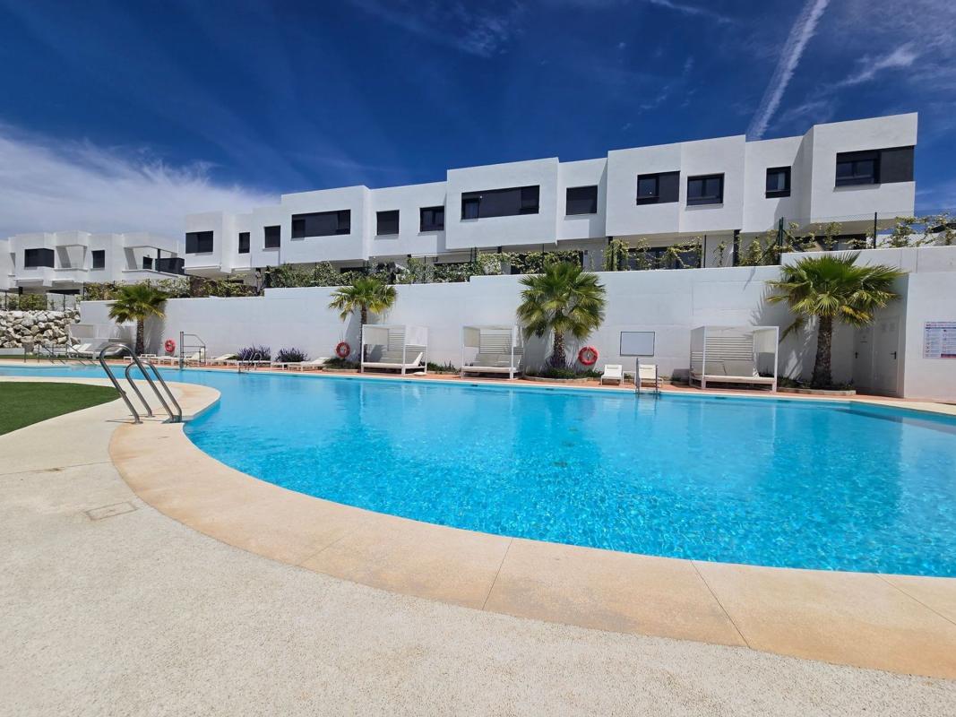 Продажа таунхауса в Chalet adosado en Sierra Nieves-reser Mijas, 3, La Cala de Mijas, Mijas , Михас photo 1
