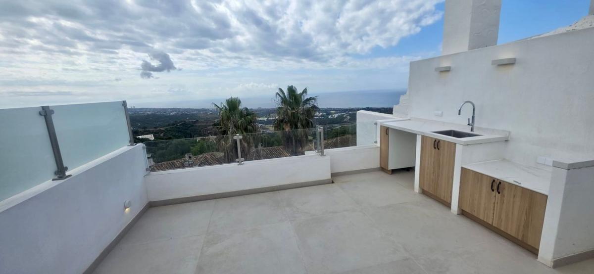 Sale of townhouse in Chalet adosado en Calle Codorniz, Alto de los Monteros, Marbella , Marbella photo 1