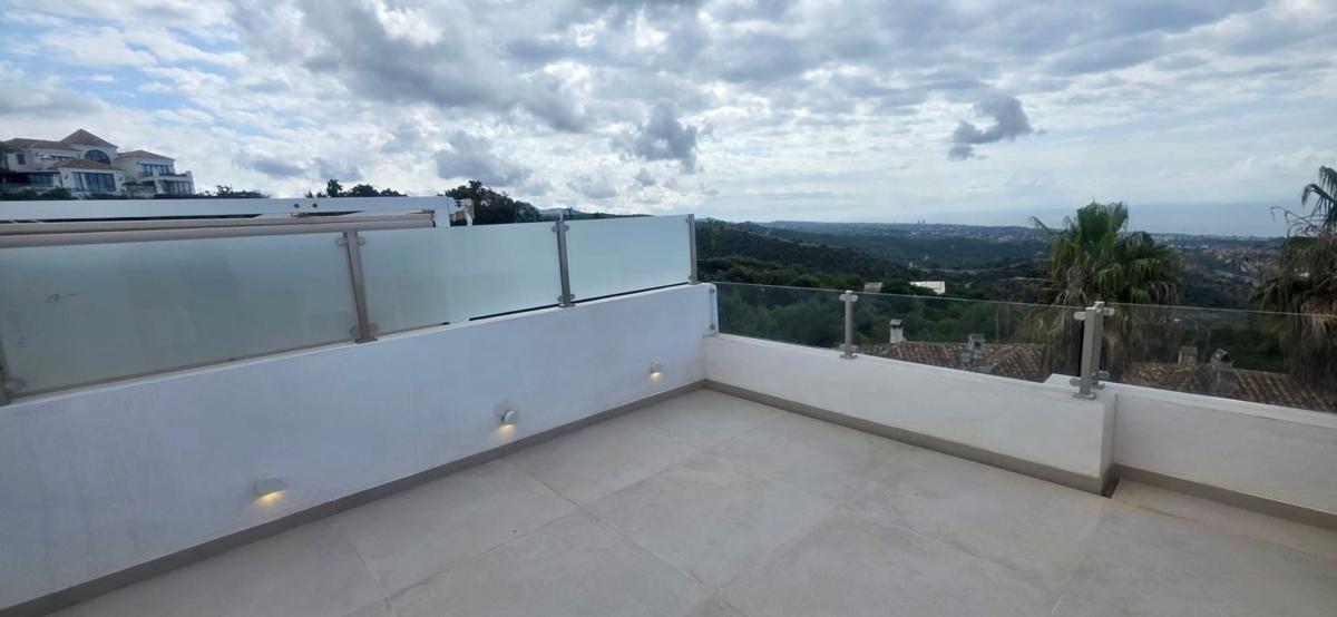 Sale of townhouse in Chalet adosado en Calle Codorniz, Alto de los Monteros, Marbella , Marbella photo 2