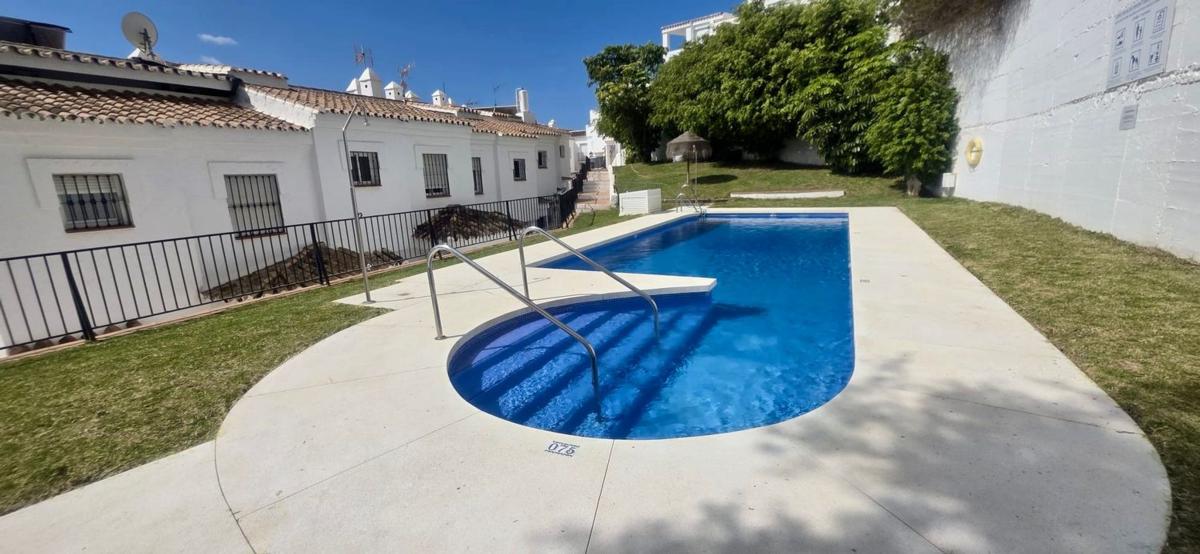 Sale of townhouse in Chalet adosado en Calle Codorniz, Alto de los Monteros, Marbella , Marbella photo 3
