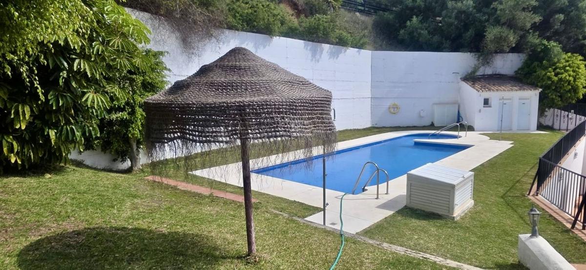 Sale of townhouse in Chalet adosado en Calle Codorniz, Alto de los Monteros, Marbella , Marbella photo 4