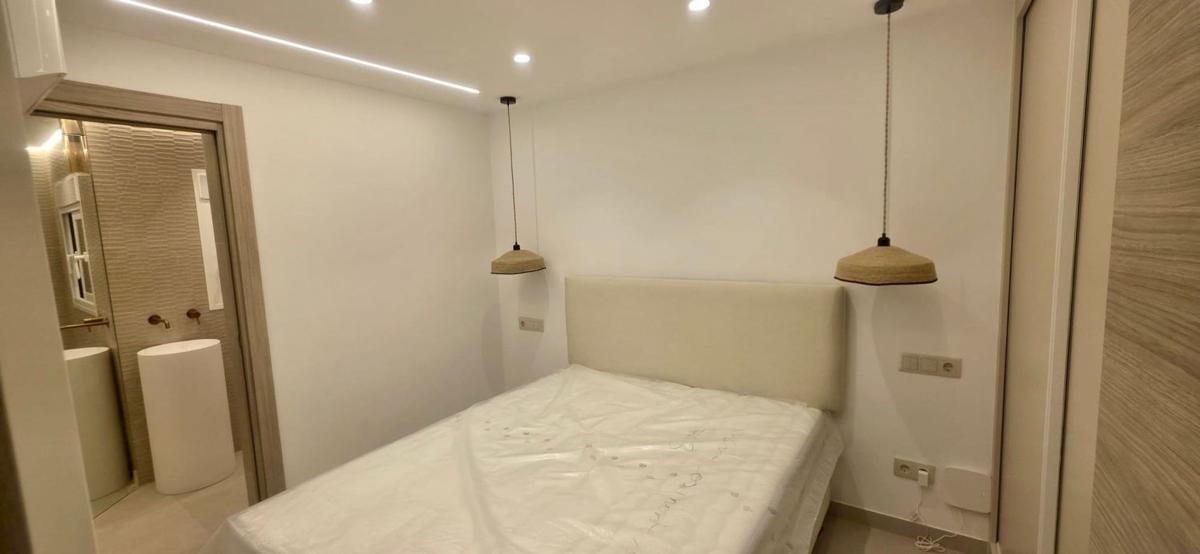 Sale of townhouse in Chalet adosado en Calle Codorniz, Alto de los Monteros, Marbella , Marbella photo 5