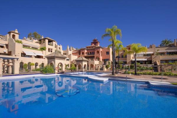 Duplex na sprzedaż w Dúplex en Urbanizacion Cartuja del Golf, Nueva Atalaya, Estepona, Estepona photo 1
