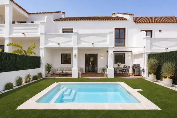 Chalet adosado en Urbanización Doña Julia C/Higuera Village 2 s/n, Doña Julia Golf, Casares photo 1