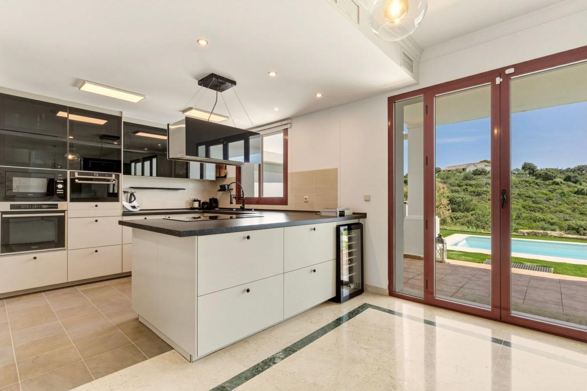 Venta de chalet adosado en  Chalet adosado en Urbanización Doña Julia C/Higuera Village 2 s/n, Doña Julia Golf, Casares , Casares photo 3