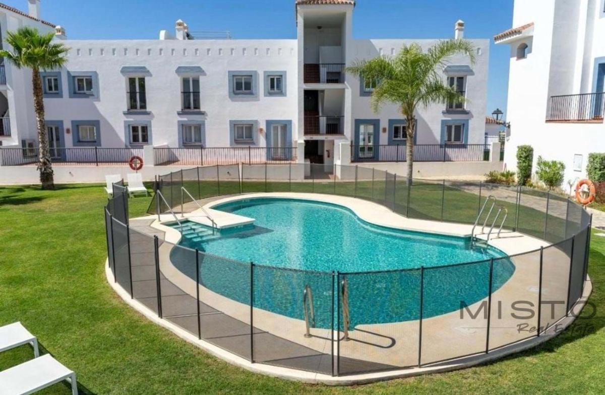 Sale of apartment in Piso en Calle Algarrobo s/n, El Paraíso, Benahavís, Benahavís
photo 5