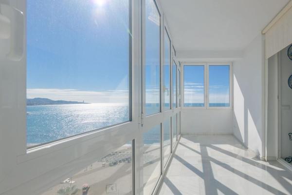 Venta de piso en Piso en Paseo Marítimo Ciudad de Melilla, Malagueta - Monte Sancha, Málaga, Málaga
thumbnail 1