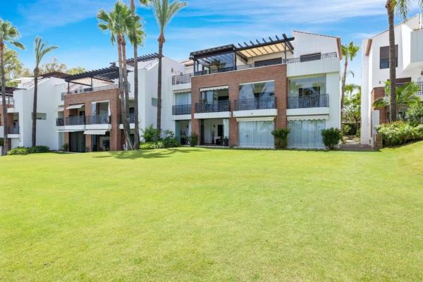 Mansarda na sprzedaż w  Ático en Calle Cartama, 3, La Concha-Resina Golf, Estepona, Estepona photo 1