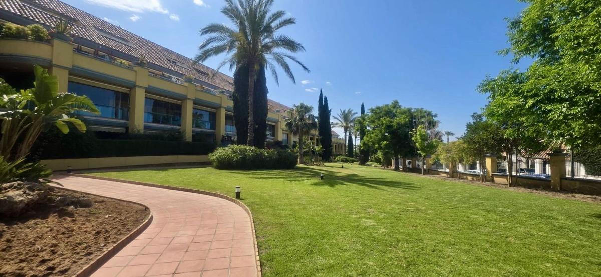 Duplex sale in Dúplex en Avenida Reina Doña Sofia, Bahía de Marbella, Marbella, Marbella photo 3