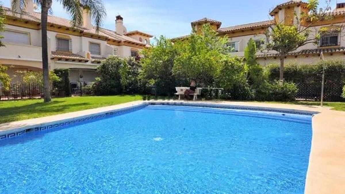 Venta de chalet adosado en Chalet adosado en Arrabal Pepina Norte, Puerto Banús, Marbella , Marbella photo 1