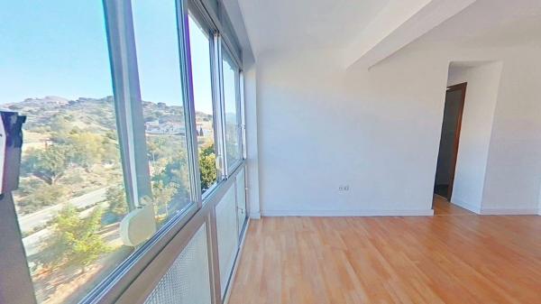 Venta de piso en Piso en Victoria Eugenia, Málaga, Málaga
 photo 4