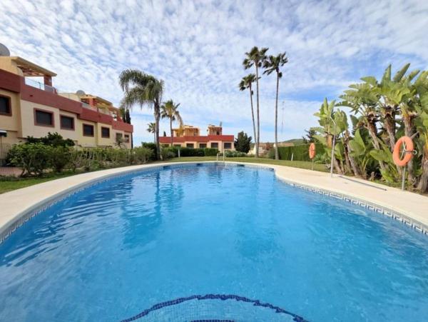 Chalet adosado en Complejo Villas del Golf, 22, La Duquesa, Manilva photo 1
