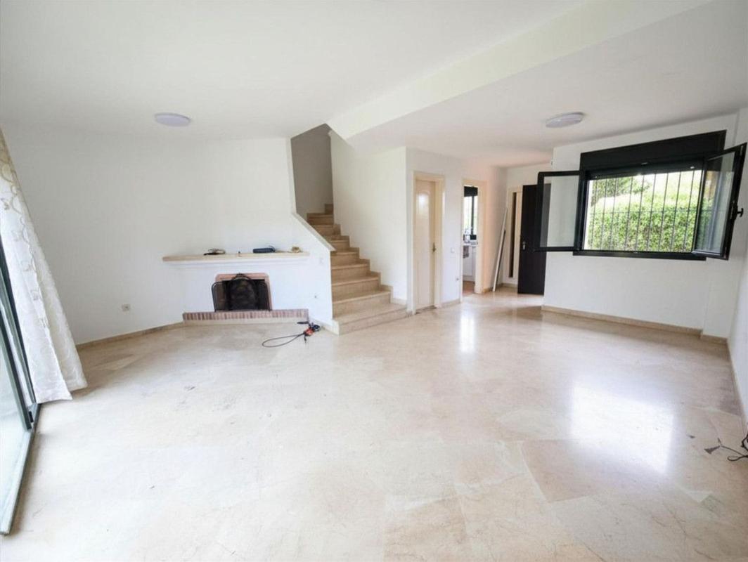 Sale of townhouse in  Chalet adosado en Complejo Villas del Golf, 22, La Duquesa, Manilva , Manilva photo 2