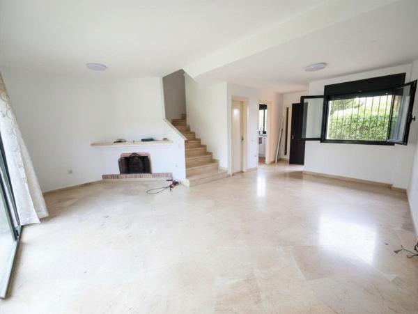Chalet adosado en Complejo Villas del Golf, 22, La Duquesa, Manilva thumbnail 1